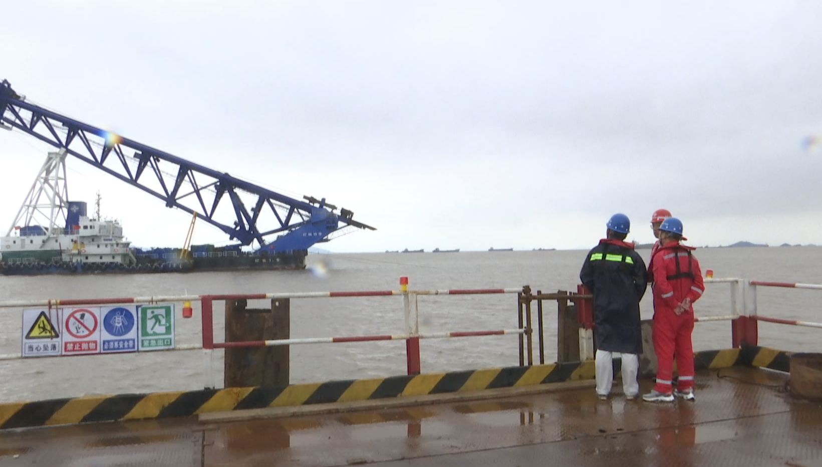 渔船回港、固棚抢收…浙江沿海一线多措并举 防御台风“梅花”